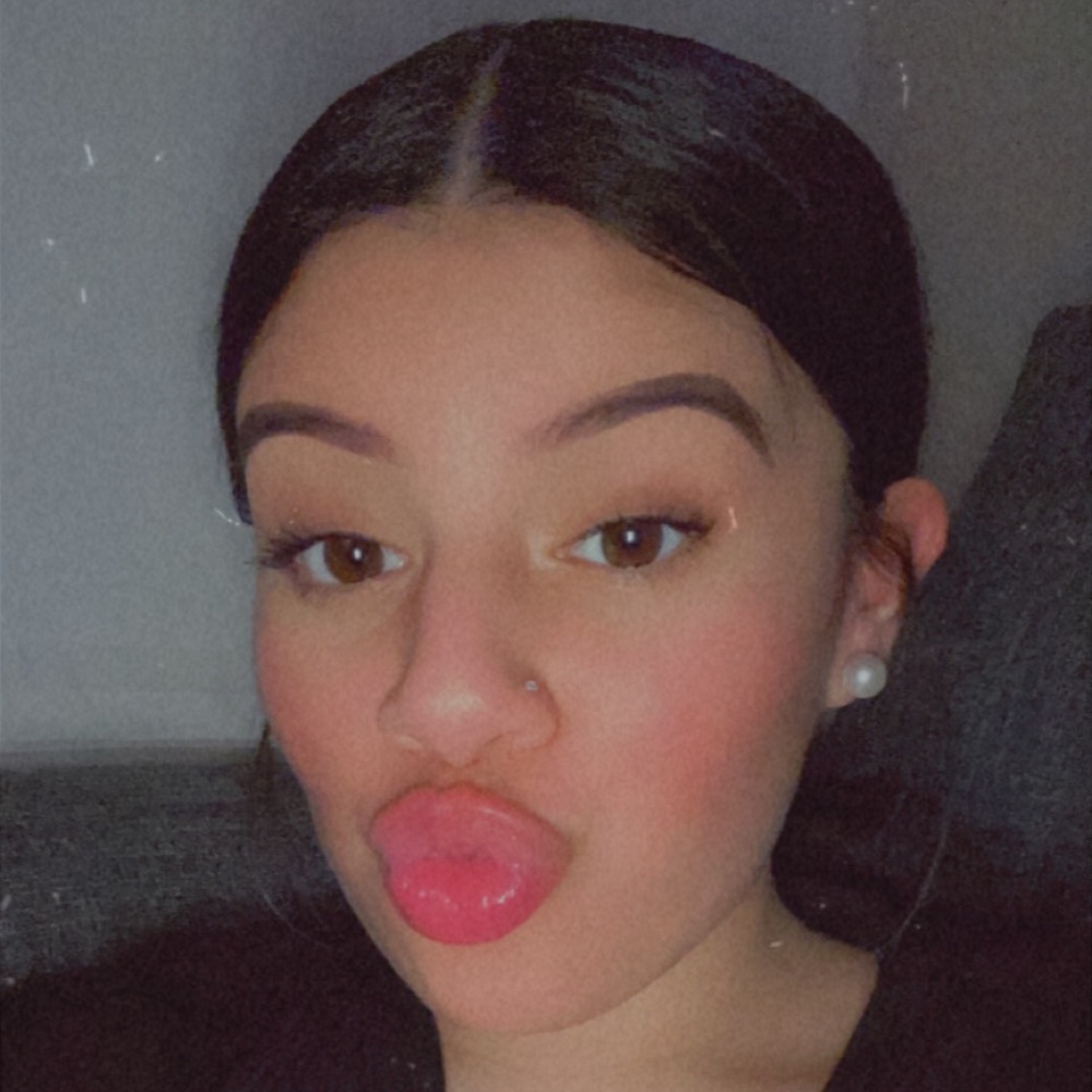 Meet your Posher, Alexandra